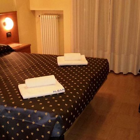 Hotel Sanson วิตโตรีโอ เวเนโต ภายนอก รูปภาพ