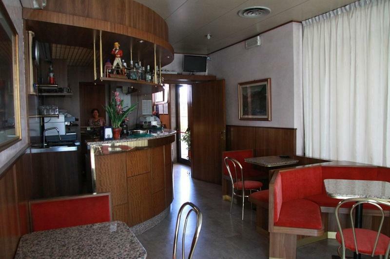 Hotel Sanson วิตโตรีโอ เวเนโต ภายนอก รูปภาพ