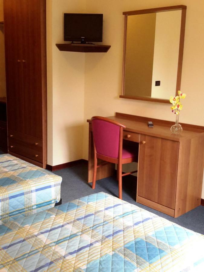 Hotel Sanson วิตโตรีโอ เวเนโต ภายนอก รูปภาพ