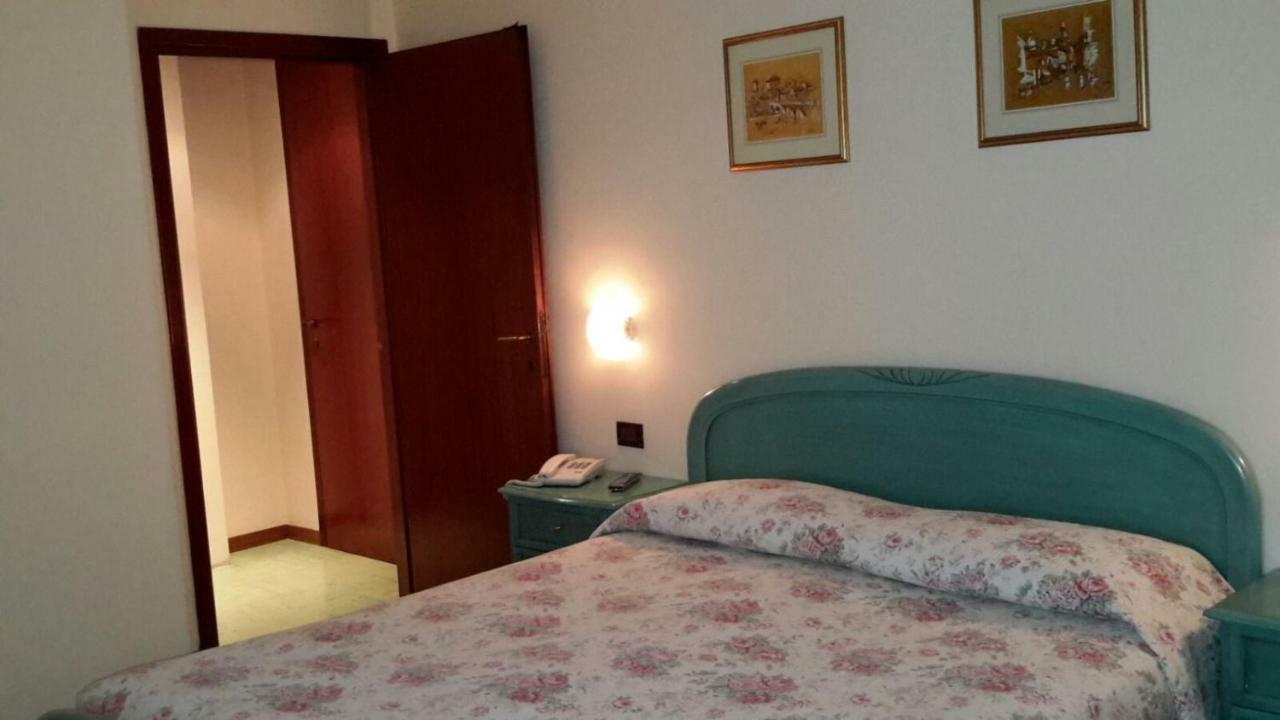 Hotel Sanson วิตโตรีโอ เวเนโต ภายนอก รูปภาพ